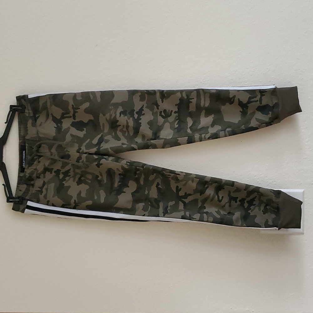 Ashley Manson Camo Joggers. Size XS. No tag, but never worn.